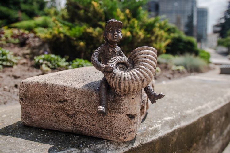 Guerilla sculpture hunt in Veszprém, or fire off an Instagram post about the mini sculptures