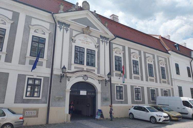 Dubniczay kanonok palotája, ahol megnyílt egy időkapu