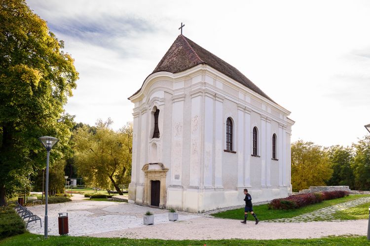 Imre herceg titokzatos élete és egy hímzett miseruha története a veszprémi kolostor-romoknál 