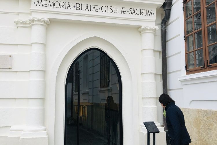 Gizella kápolna külső