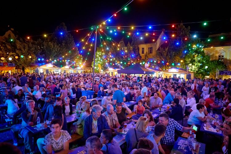 10 nap, 30 borász, 30 koncert, 120 különböző palack, megszámlálhatatlan vidám pillanat