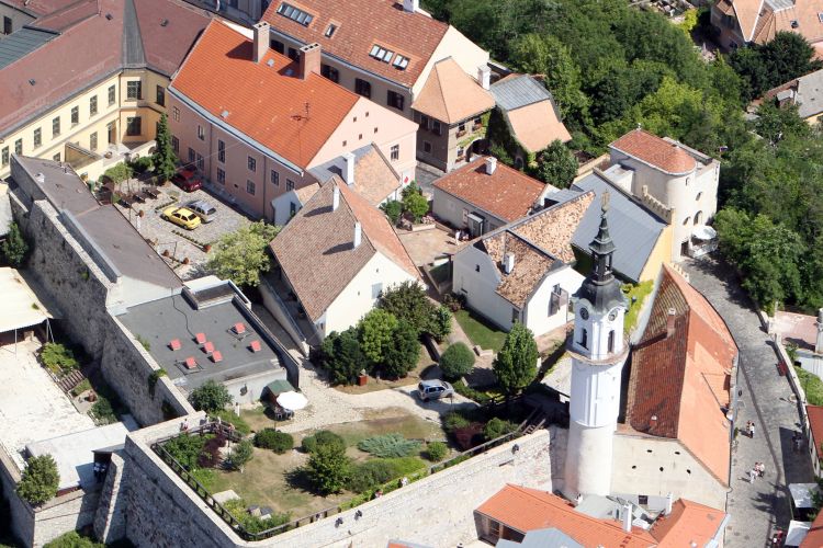 A kultúra és a művészet lakcímkártyáján ez áll: Veszprém, Művészetek Háza