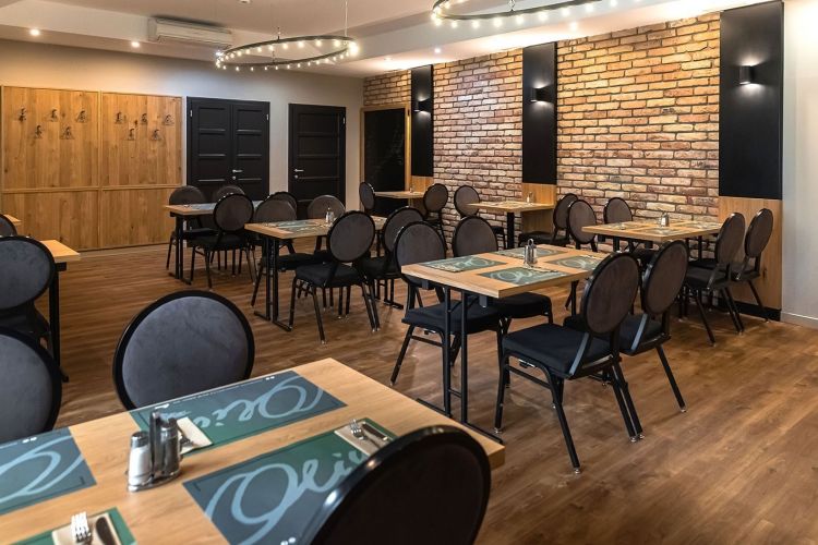 Oliva Hotel és Étterem