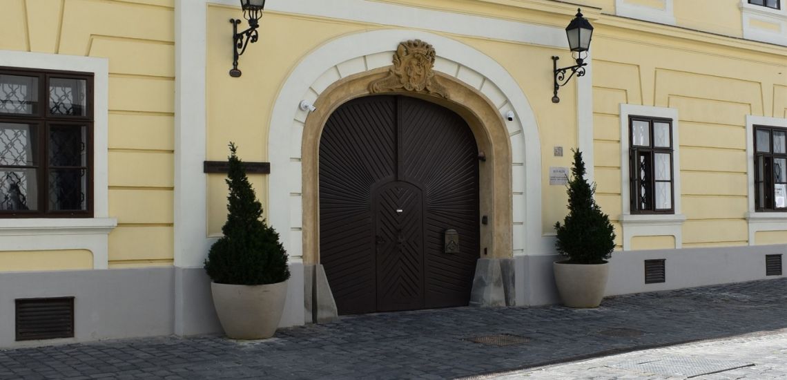 Az emberek szolgálatában - Hivatás vagy szolgálat - In memoriam István Lajos 