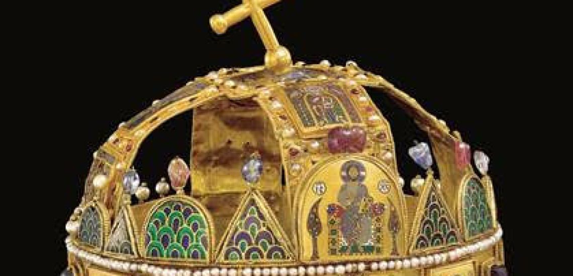 Szelényi Károly fotókiállítása a magyar koronázási jelvényekről és a koronázási palástról / Gizella Napok