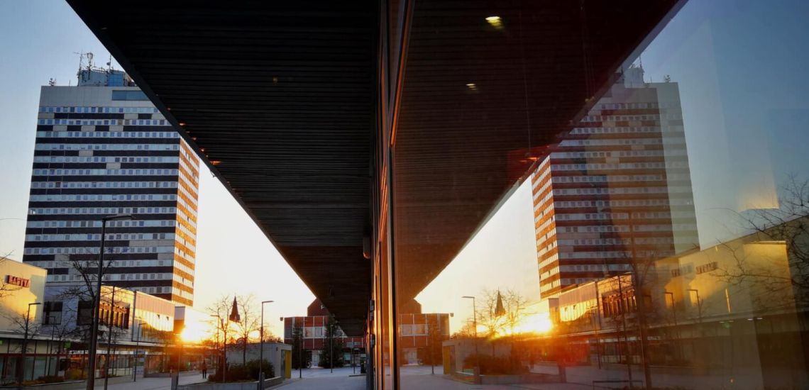 Bögre és Te-a Kossuth utcán – húszemeletes bejárással