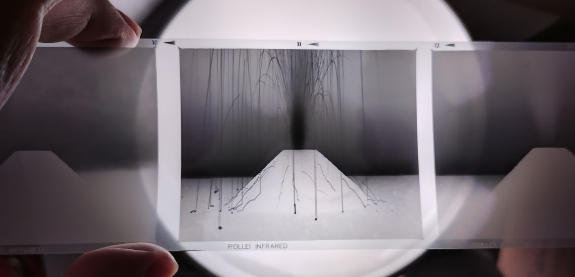 Szabó Dezső képzőművész /METU/ tárlatvezetése a Vulkánlabor című kiállításban