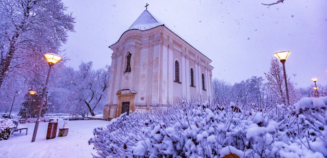 Történetek és adventi fények a Kolostorok és kertekben
