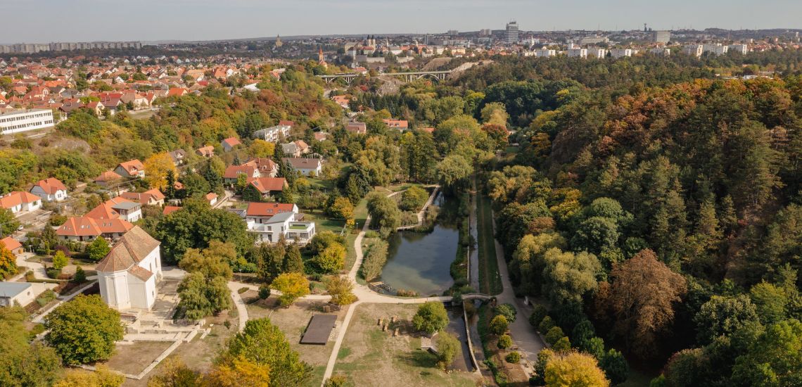 Történelmi kalandozás a Kolostorok és kertekben