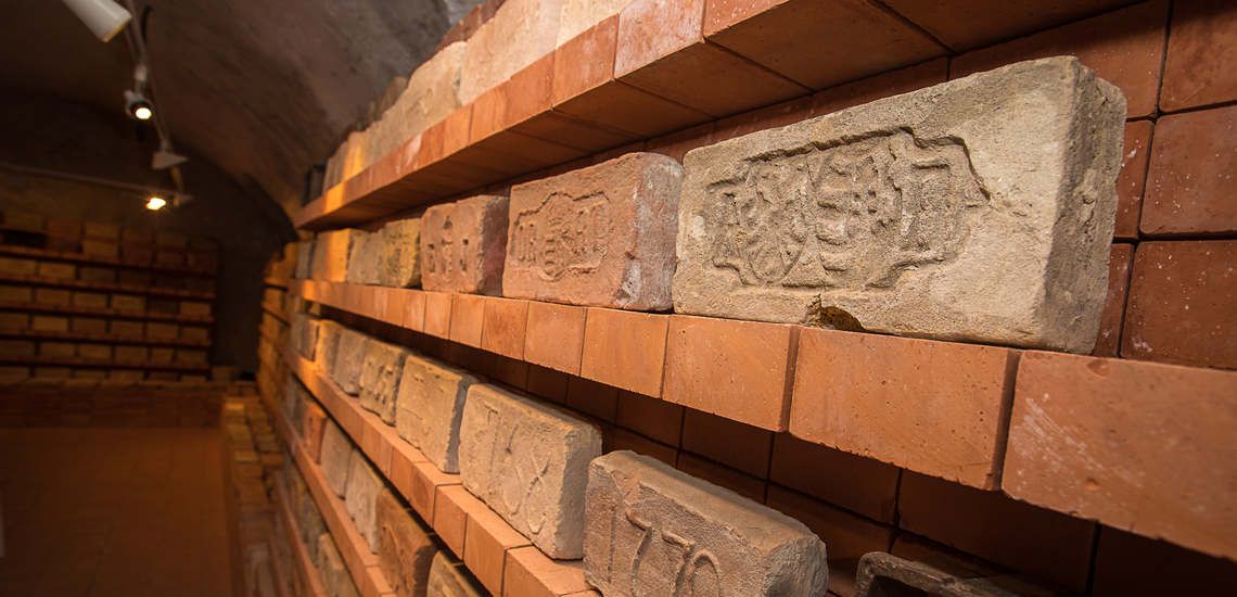 Bögre és Te-a Vár utcán - Tegulárium látogatással