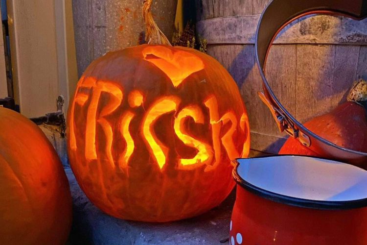 Halloweeni tökfaragás a Fricskában! 