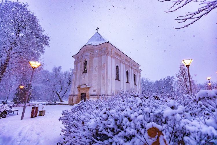 Történetek és adventi fények a Kolostorok és kertekben