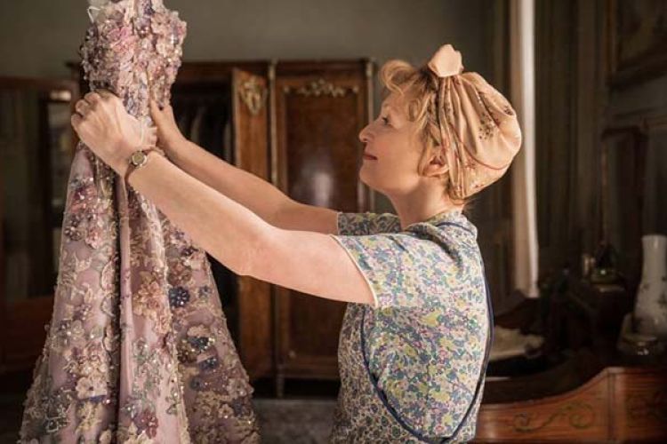 Mrs. Harris Párizsba megy - Filmvetítés