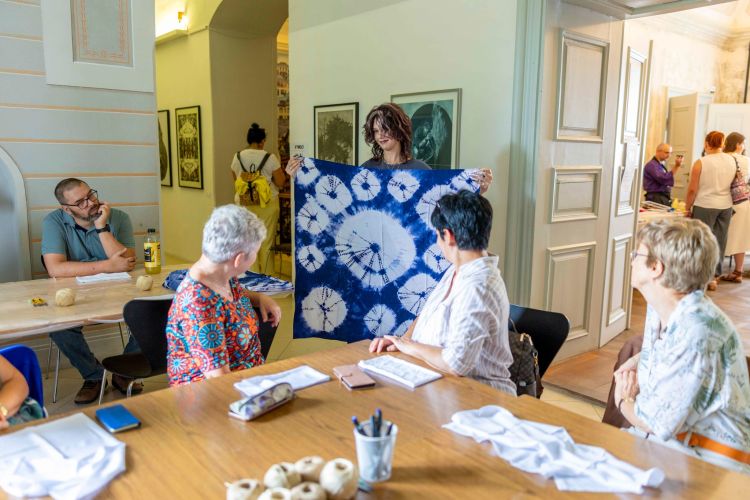 "Paint It Blue" - Közös shiborifestés és furoshiki az autizmus világnapja alkalmából