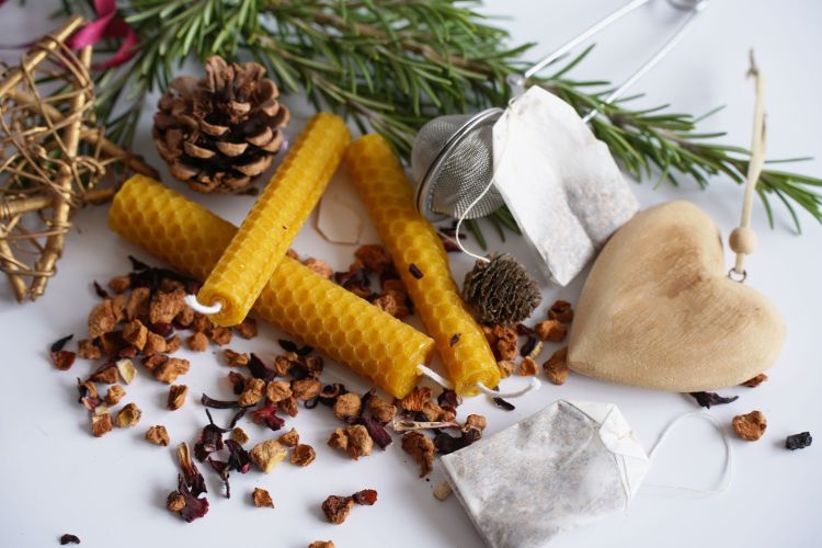 Illatos advent / a Művészetek Háza karácsonyi foglalkozásai a Kossuth utcán