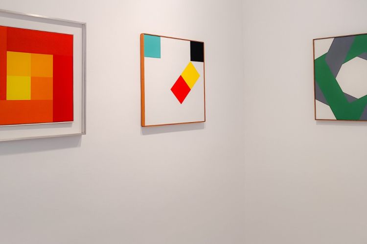 A forma színné, a szín formává válik