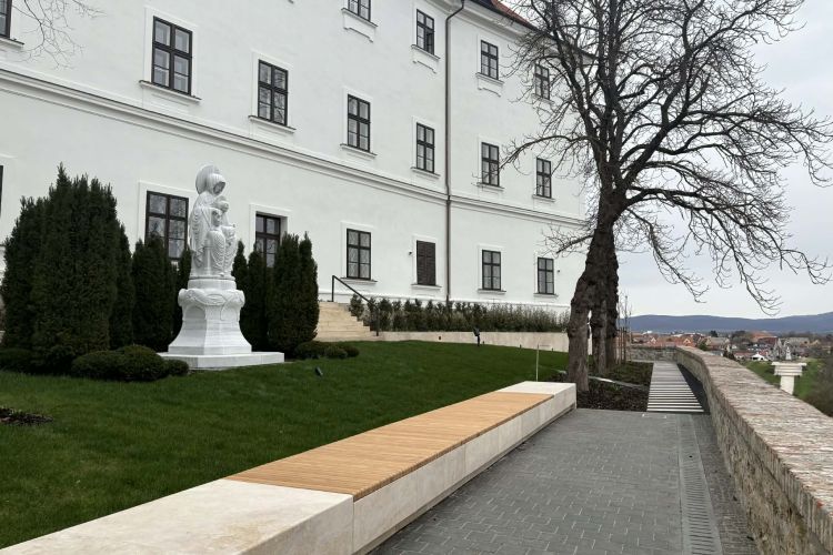 Húsvétkor megnyílnak a veszprémi várnegyed eddig nem látogatható kertjei