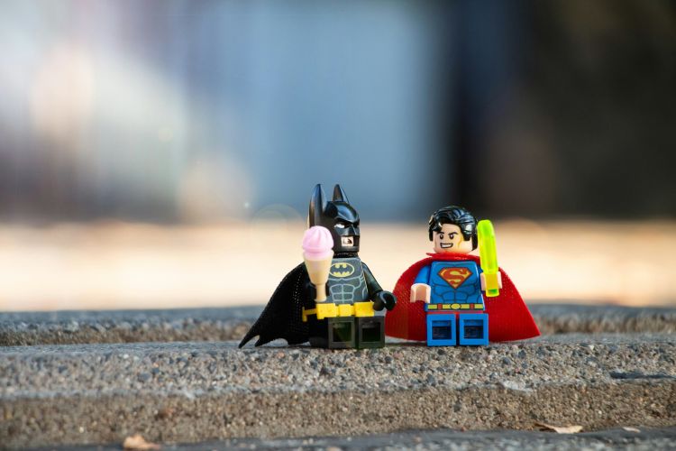 Újra LEGO-lázban Veszprém: jön a 2. minifigura vadászat!