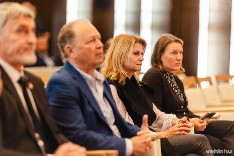 Veszprémben tanácskoztak a Balaton települései