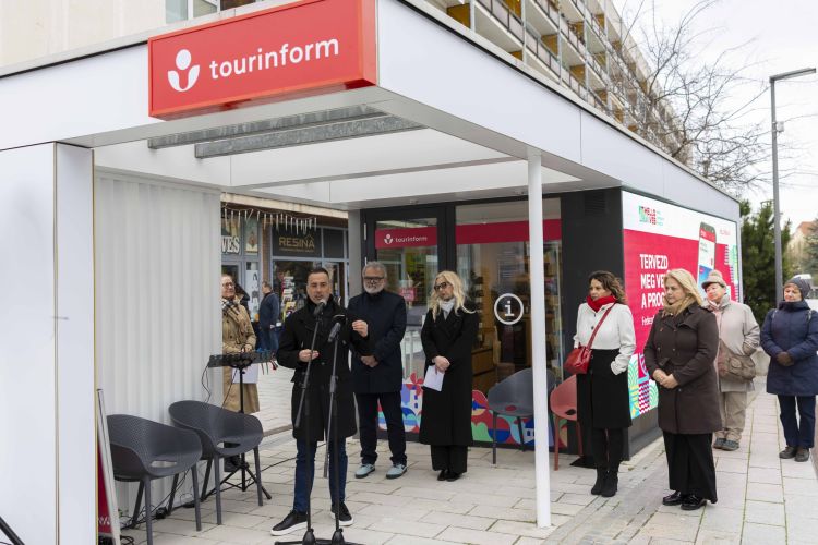 Megnyílt az új Tourinform pont a Kossuth utcán!