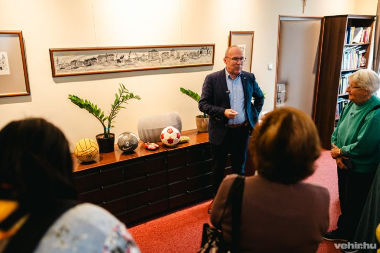 Polgármesteri idegenvezetés az önkormányzat születésnapján