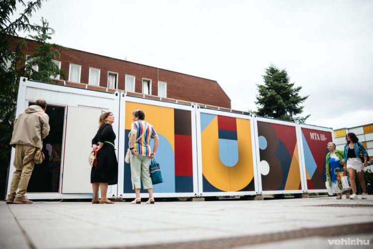 A tudomány beköltözött a Kossuth utcára