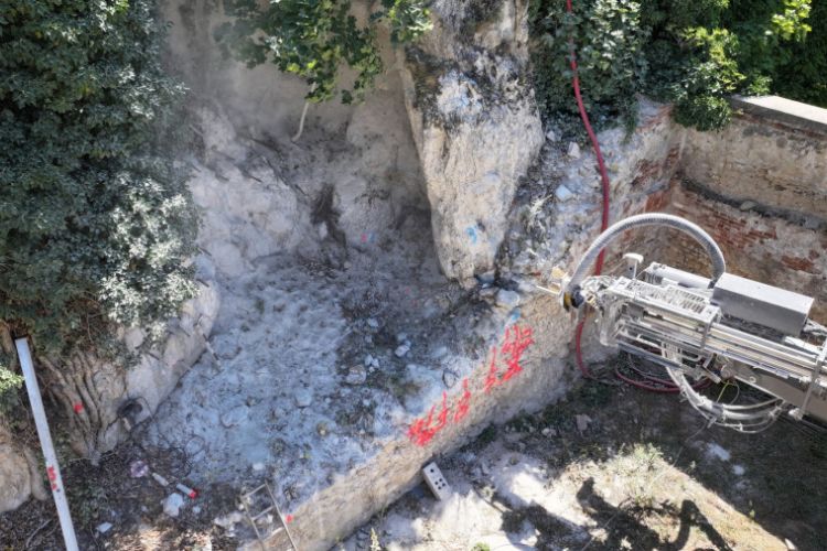 Lift fog felvinni a Várba