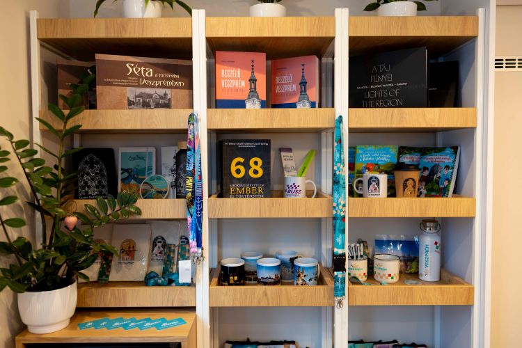 Megnyílt az új Tourinform pont a Kossuth utcán!