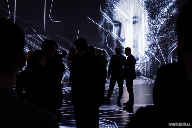 A világot átformáló magyar zsenik előtt tiszteleg a CODE legújabb kiállítása