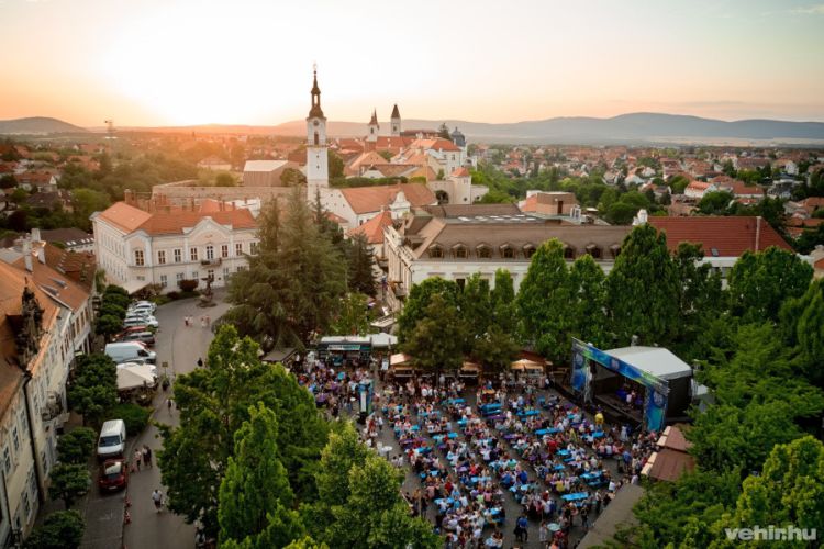 Több bor, hosszabb esték, változatlan hangulat a Rozé, Rizling, Jazz Fesztiválon