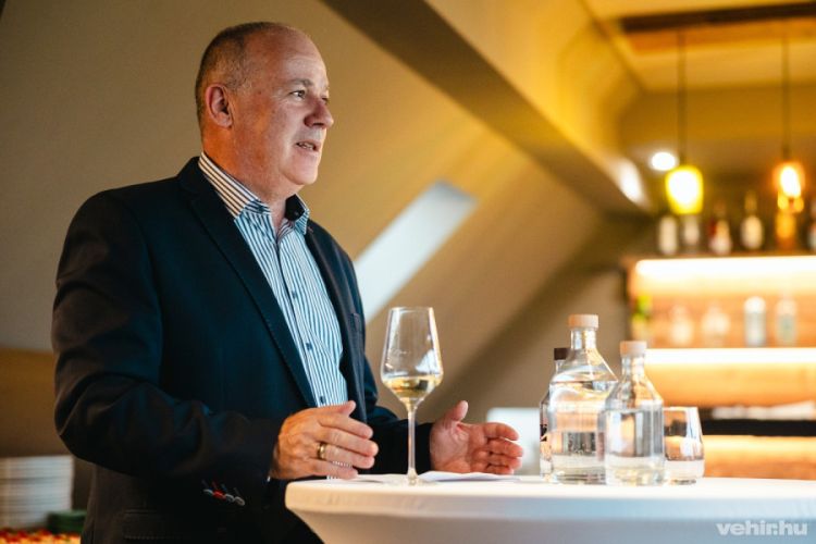 Isten éltessen, Oliva étterem!