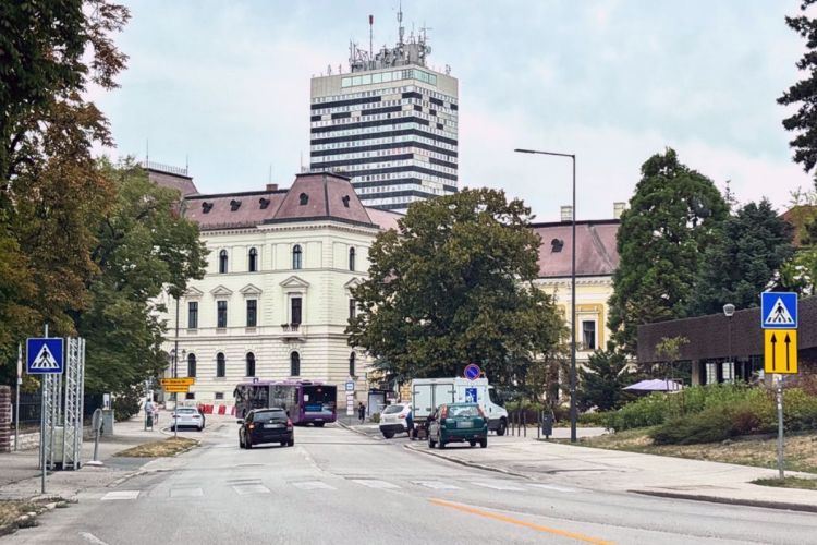 Változik a forgalmi rend a Színházkert körül
