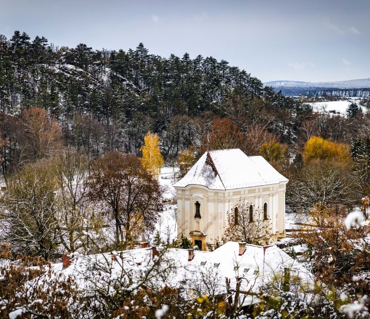 Kolostorok és Kertek