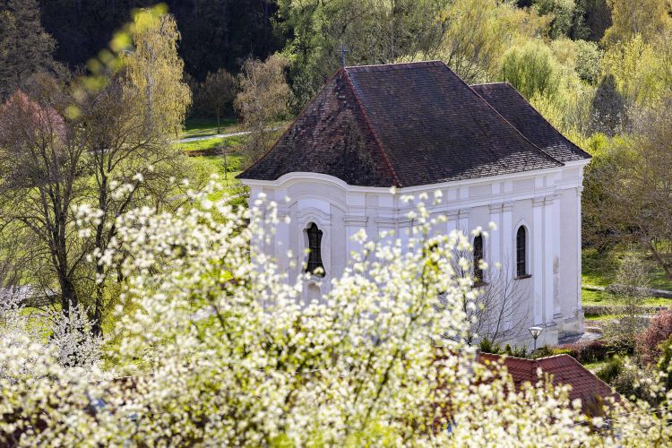 Kolostorok és Kertek