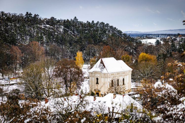 Kolostorok és Kertek