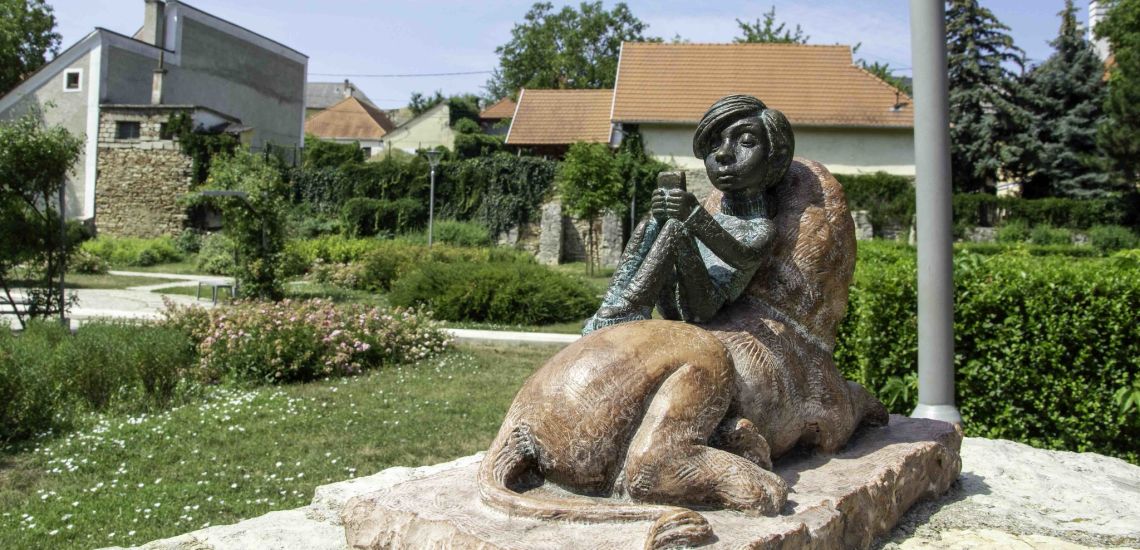 LeoNora - Mini Sculptures of Veszprém