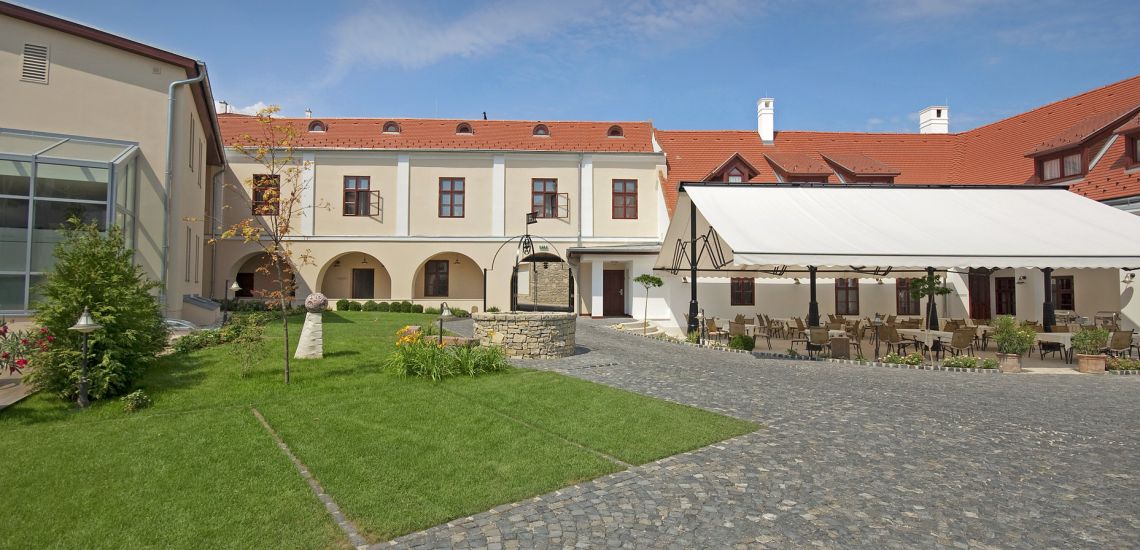 Hotel Historia**** & Historante