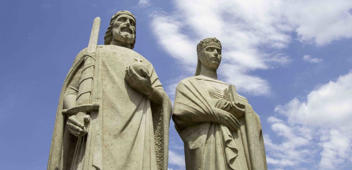 Statues of Saint Stephen and Gisela