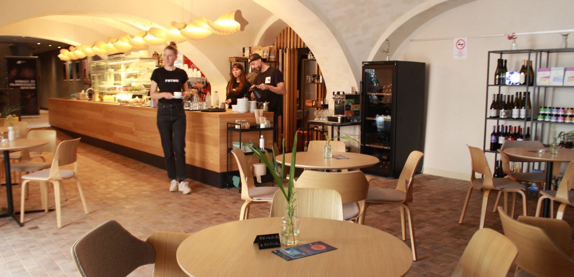 FOTON Specialty Café & Bar