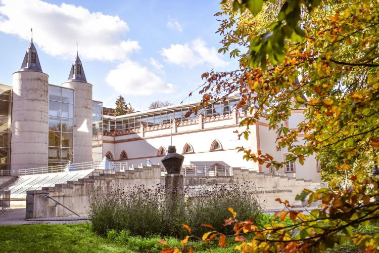 Eötvös Károly Könyvtár