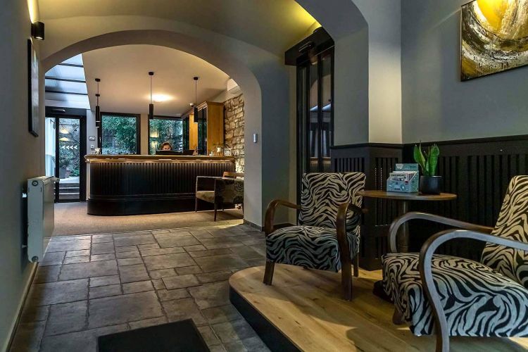 Oliva Hotel & Restaurant