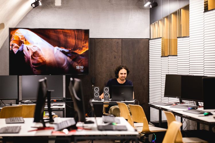 f|x|r galéria és médialabor