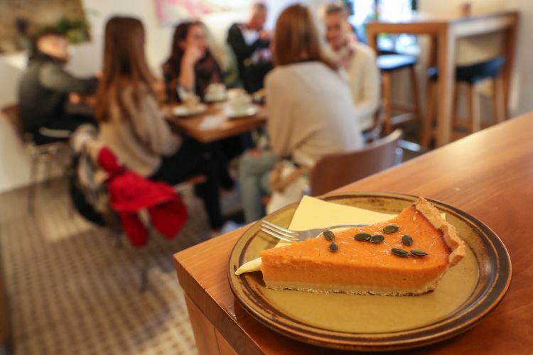 Füge Fagyiudvar és Kávézó