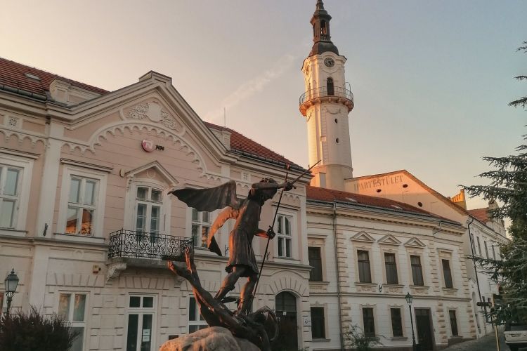 Szent Mihály-szobor