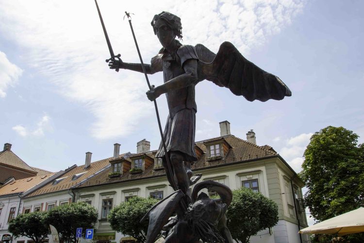 Szent Mihály-szobor