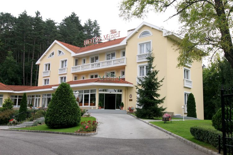 Villa Medici Hotel**** és Étterem