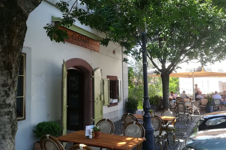 Elefánt Étterem és Kávézó