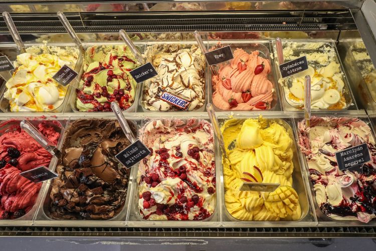 Füge Fagyiudvar és Kávézó