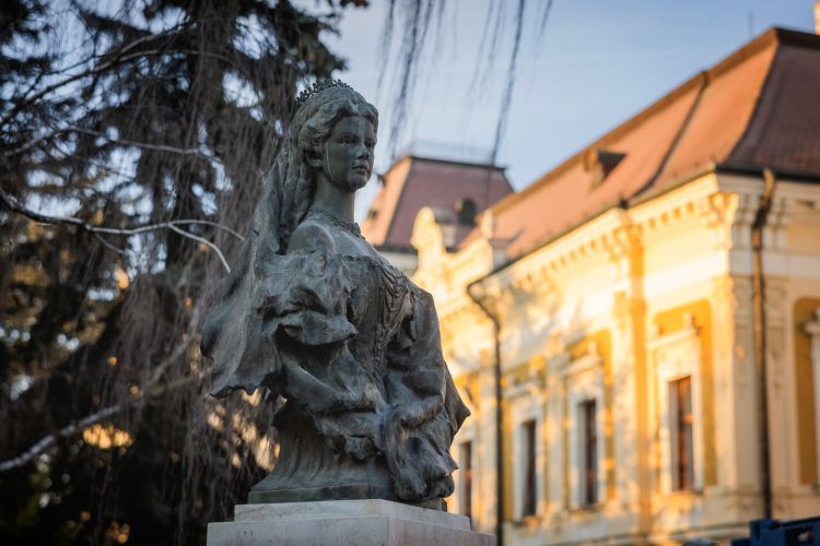 Királynék, kisasszonyok Veszprémben