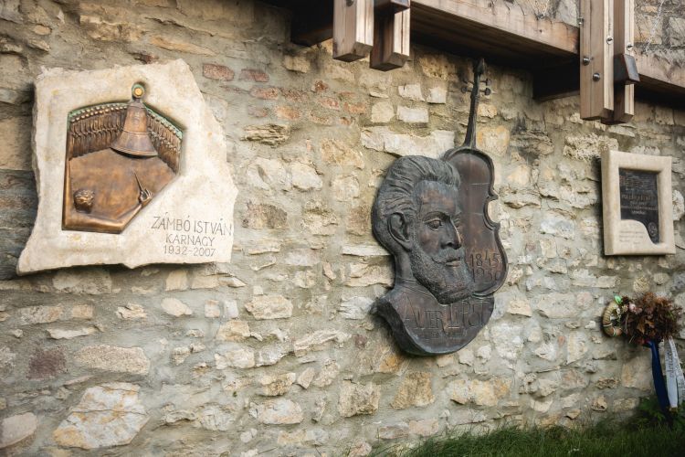 Kálmán Kollár – Die Gedenktafeln von Lipót Auer und István Zámbó